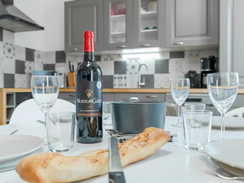 Apartment | Dining