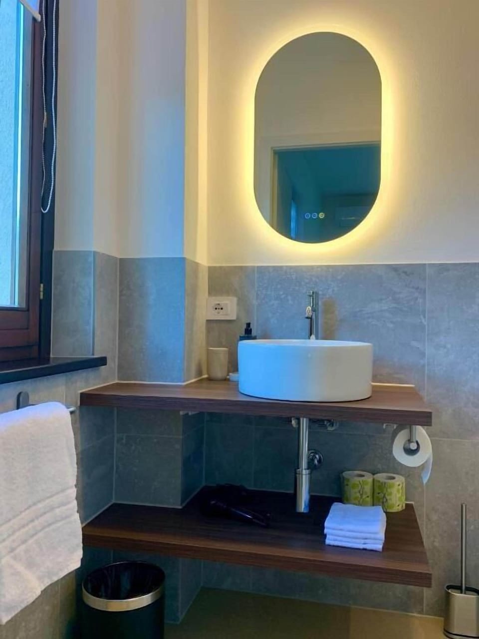 Deluxe Double Room, 1 King Bed, Mountain View | Bathroom | Shower, rainfall showerhead, hair dryer, bidet