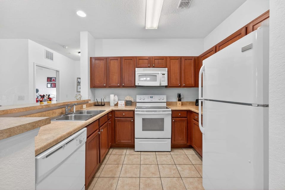 Condo, Multiple Beds, Pool View (SL101-3174-Secret Lake Retreat Apt202) | Private kitchen