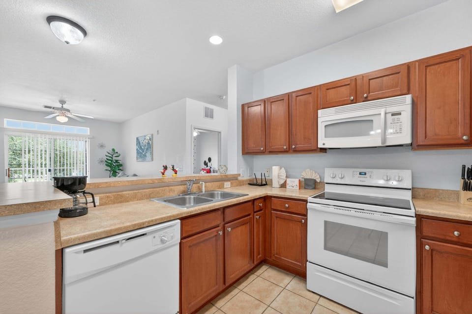 Condo, Multiple Beds, Pool View (SL101-3174-Secret Lake Retreat Apt202) | Private kitchen