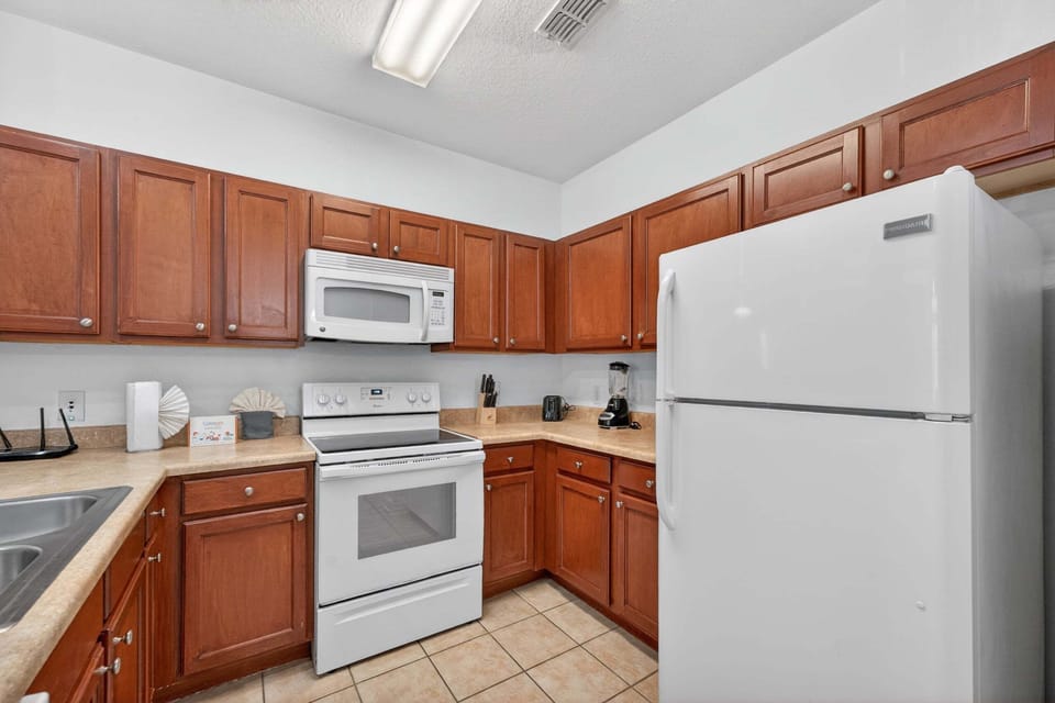Condo, Multiple Beds, Pool View (SL101-3174-Secret Lake Retreat Apt202) | Private kitchen
