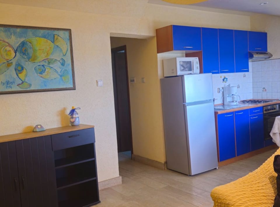 Apartment (Comford Two Bedroom Apartment with Te) | Private kitchen | Fridge