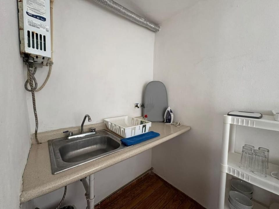 Basic Apartment, 4 Bedrooms, Non Smoking, Kitchenette | Interior