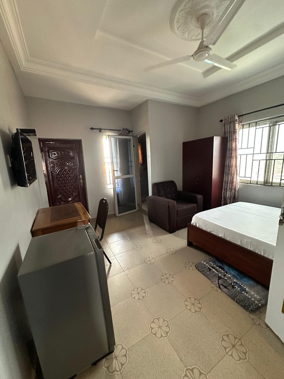 Standard Double Room, Balcony | Desk