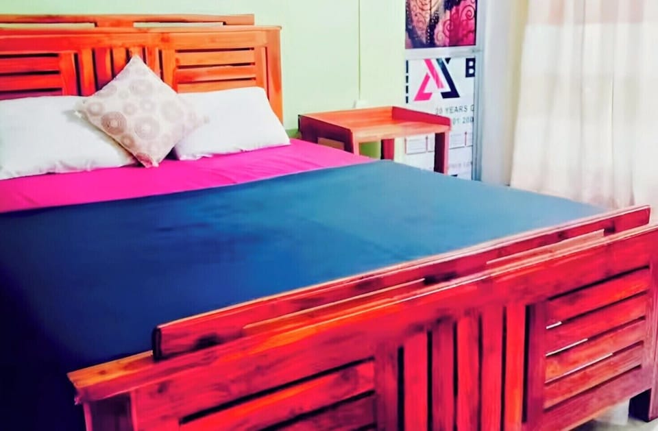 Desk, iron/ironing board (on request), bed sheets