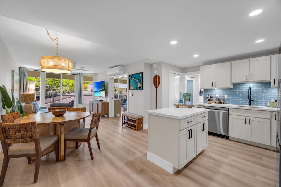Luxury Condo, Garden View | Dining