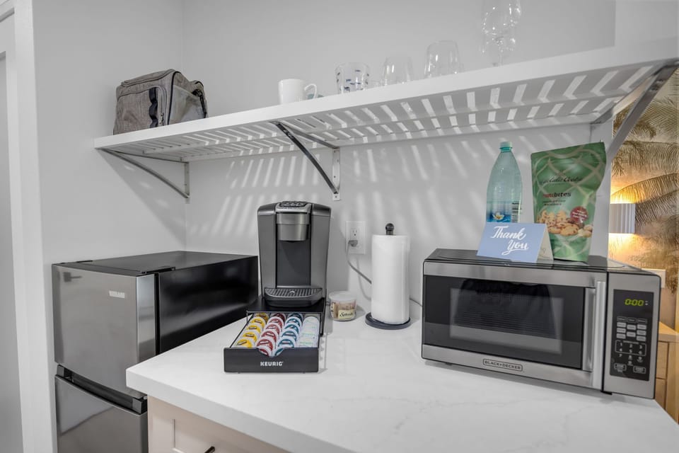 Luxury Condo, Garden View | Private kitchen