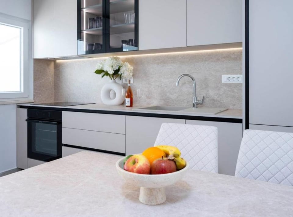 Apartment (Apartment With Terrace And Balcony) | Dining room