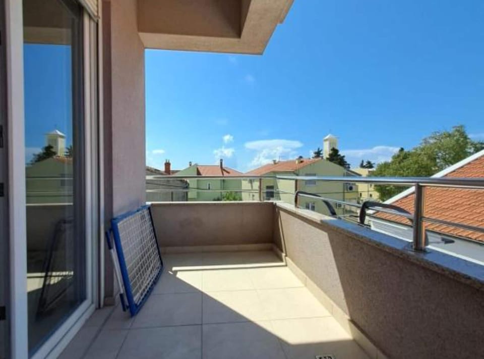 Apartment (Two Bedroom Apartment with Sea View a) | Balcony