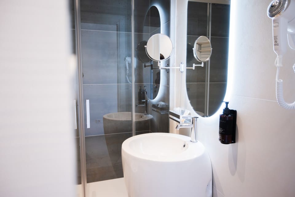 Double Room, Balcony, Sea View | Bathroom | Shower, rainfall showerhead, hair dryer, bidet