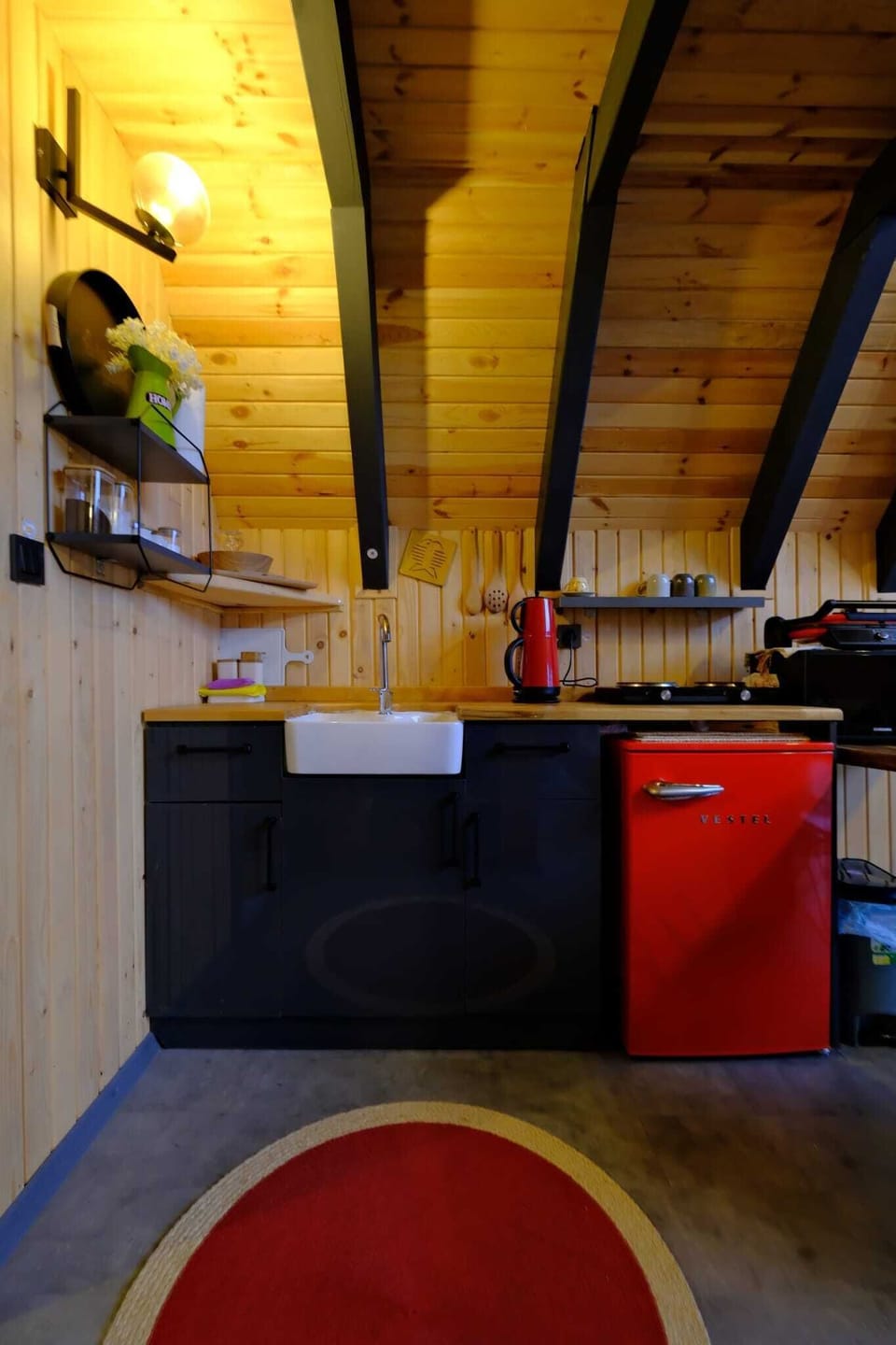Deluxe Bungalow | Private kitchen | Mini-fridge, stovetop, cookware/dishes/utensils