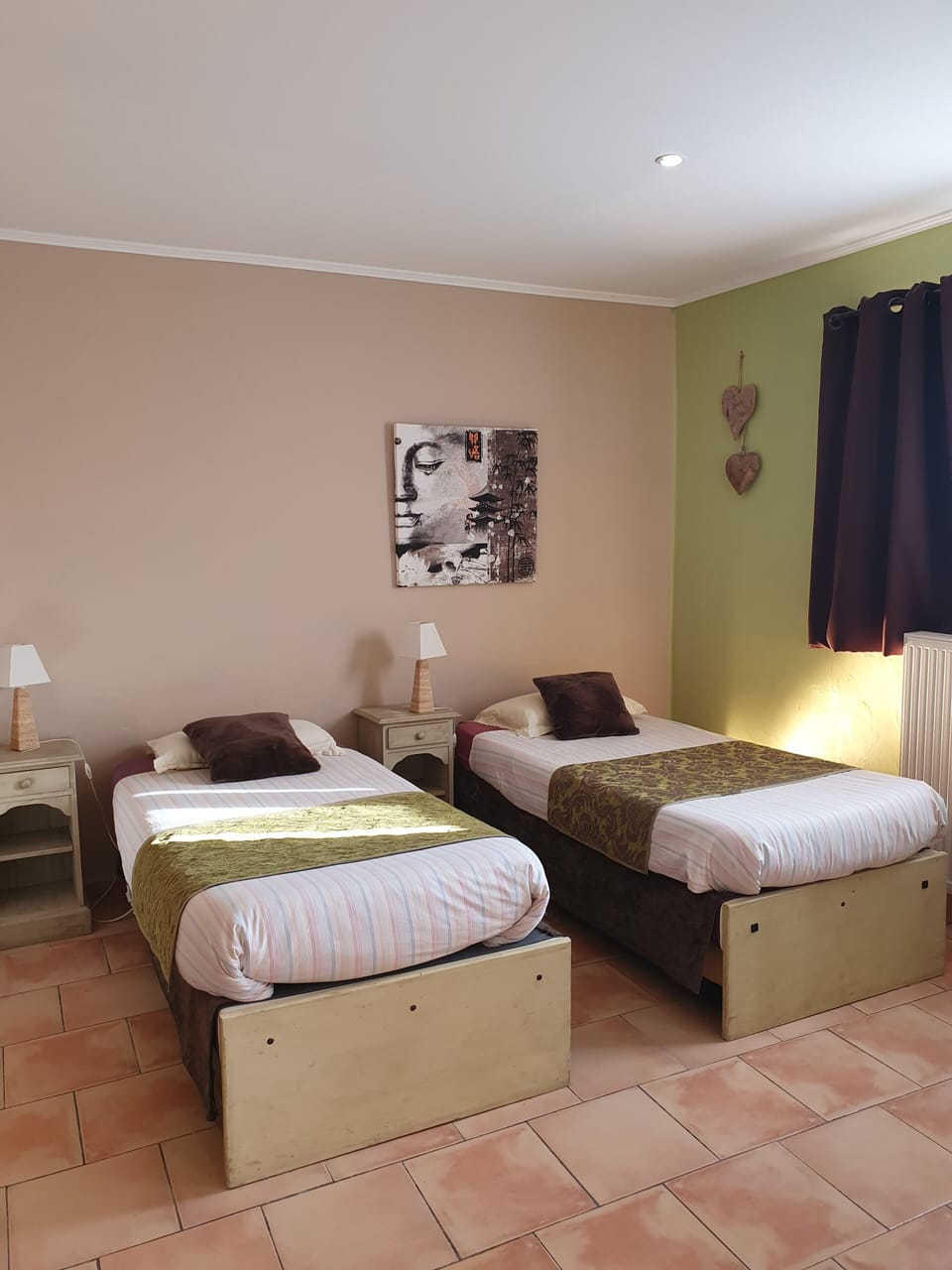 Family Studio Suite | Desk, blackout drapes, soundproofing, iron/ironing board