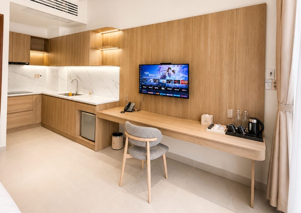 Junior Studio, Kitchen, Courtyard View | Room amenity