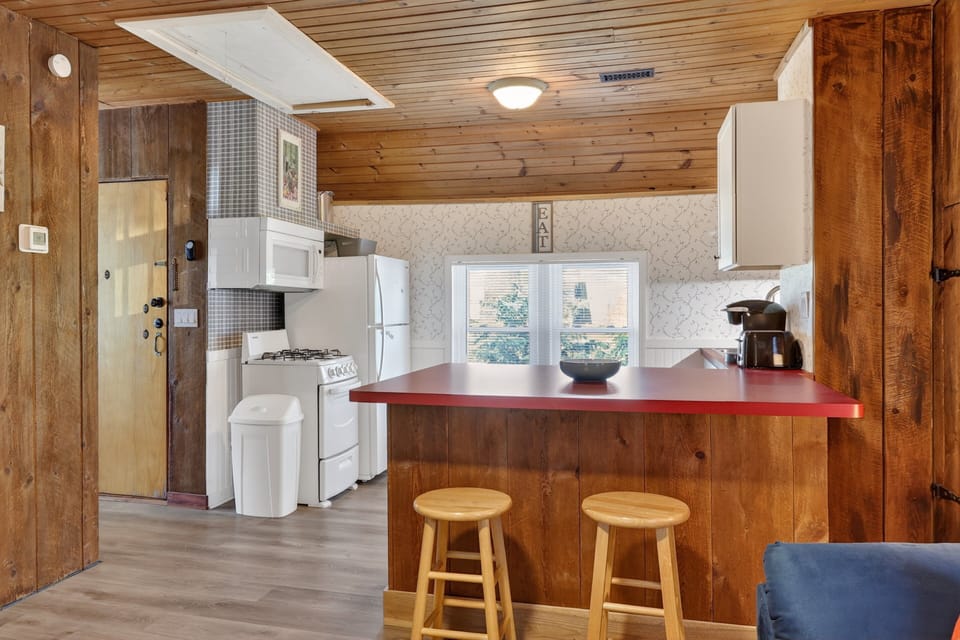 Apartment, 1 Bedroom | Private kitchen | Coffee/tea maker, fridge, oven, toaster