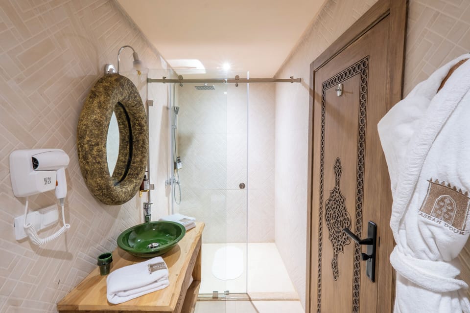Junior Suite, Mountain View | Bathroom | Shower, free toiletries, hair dryer, slippers