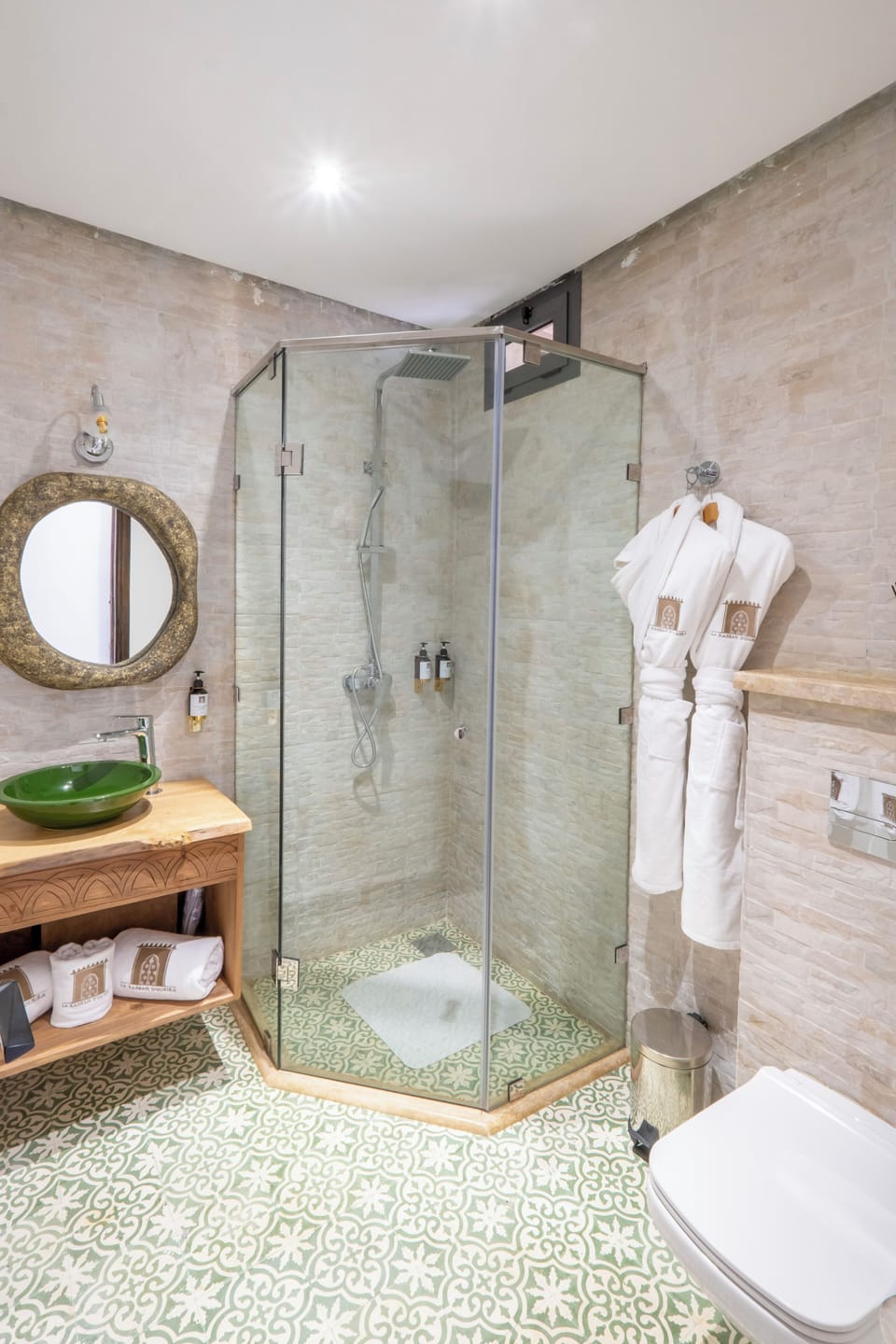 Classic Double or Twin Room, Mountain View | Bathroom | Shower, free toiletries, hair dryer, slippers