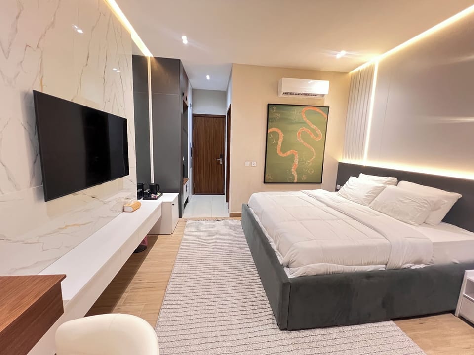 Executive Studio Suite, City View | In-room safe, desk, laptop workspace, blackout drapes