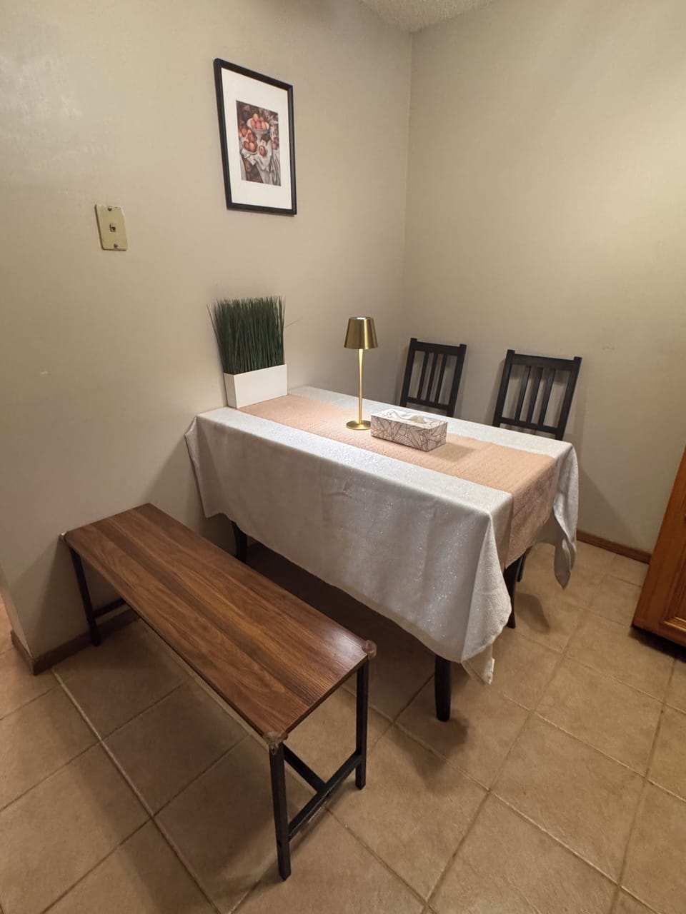 Full-size fridge, microwave, oven, stovetop