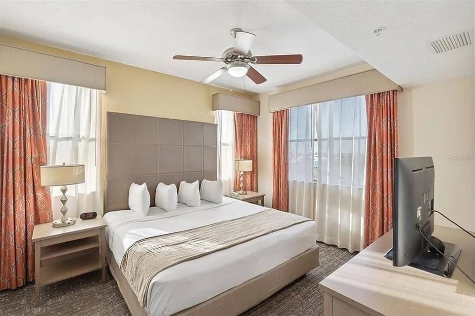 3BR Resort Suite on I-drive + Pools Villa in Orlando