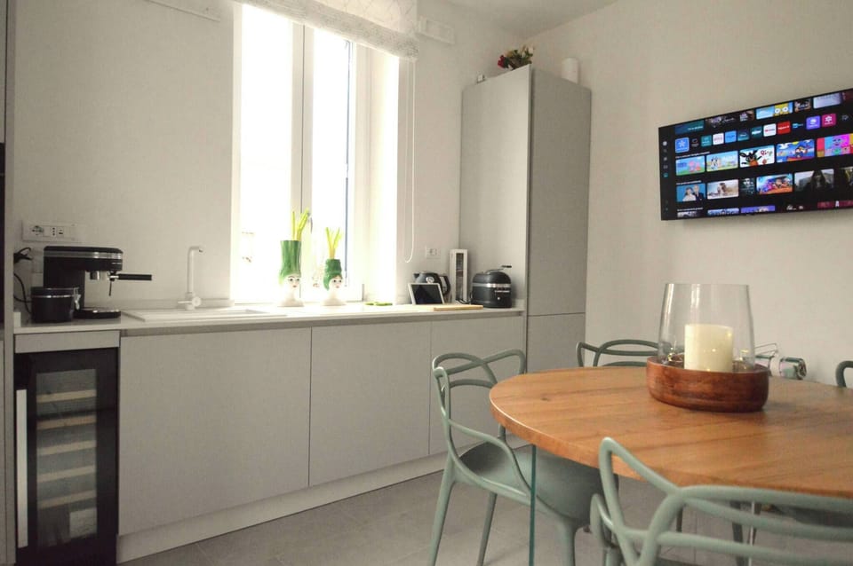 Apartment, 2 Bedrooms, Balcony, City View | Dining room