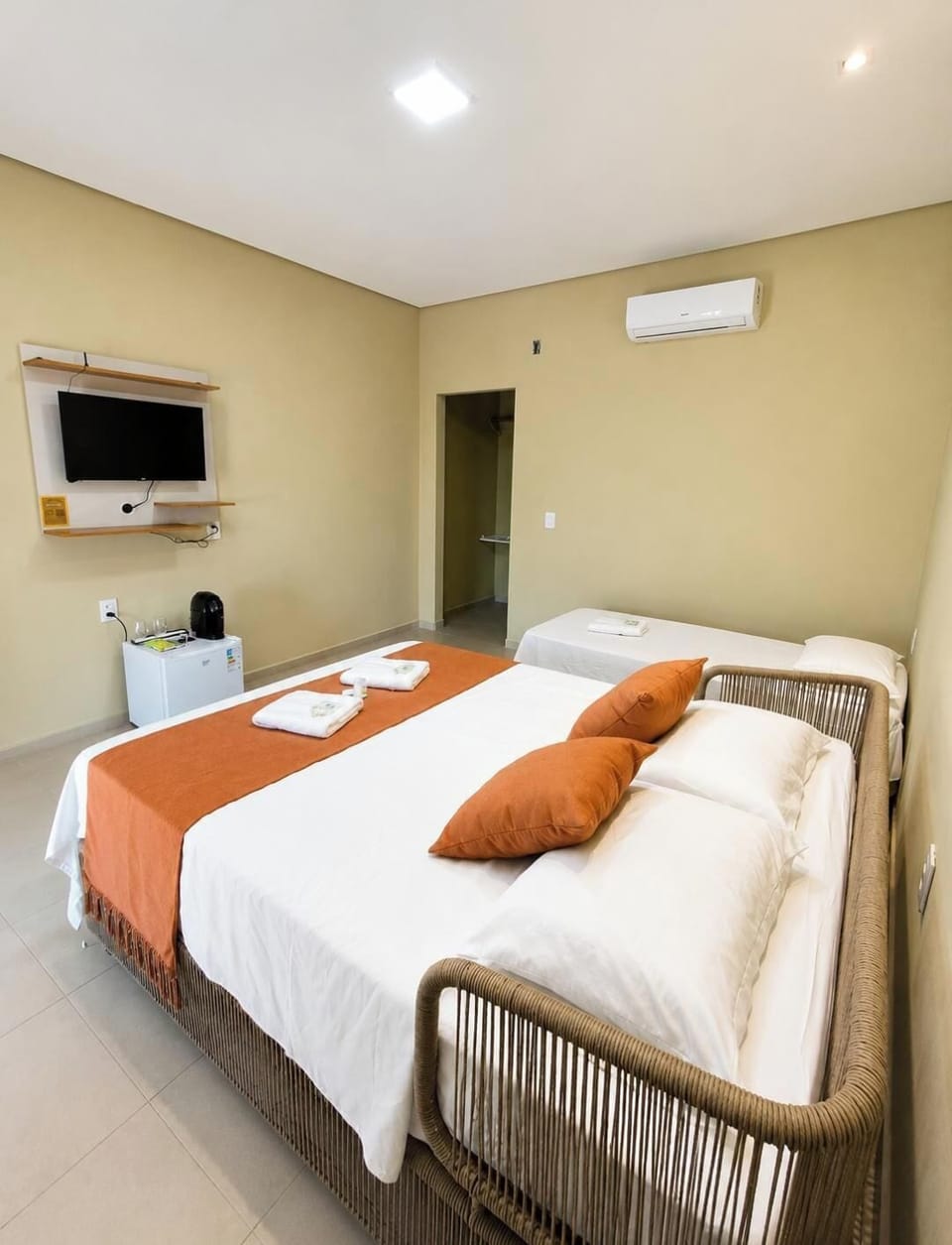 Deluxe Suite, 1 King Bed, Private Bathroom, Garden Area | Minibar, iron/ironing board, cribs/infant beds, rollaway beds