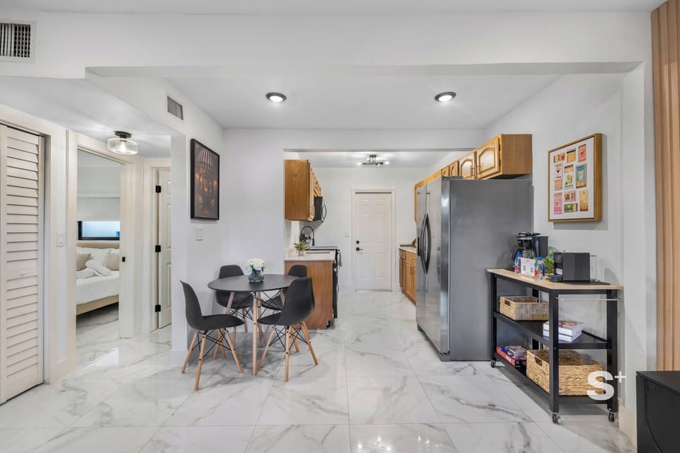 Apartment, Balcony, City View | Interior