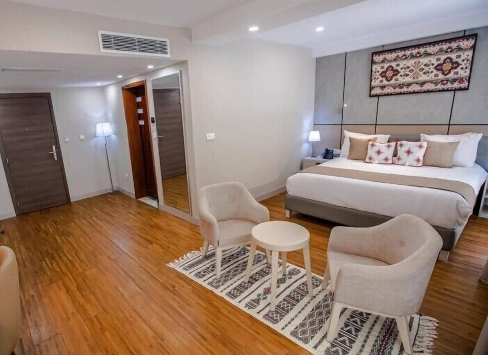Deluxe Suite, Balcony | Desk, iron/ironing board, WiFi (free)