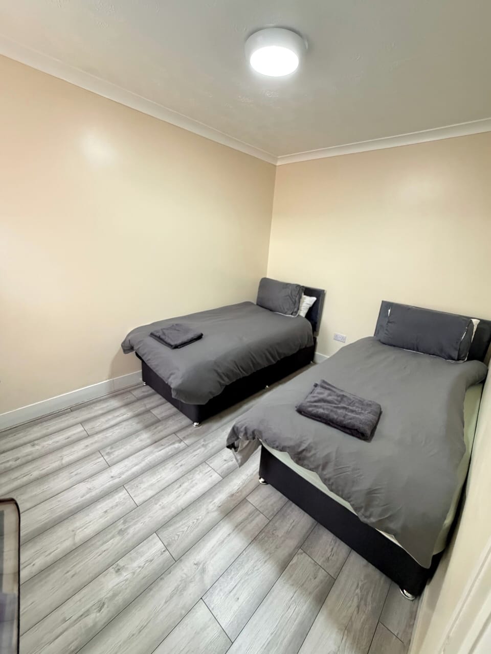 3 bedrooms, WiFi (free), bed sheets