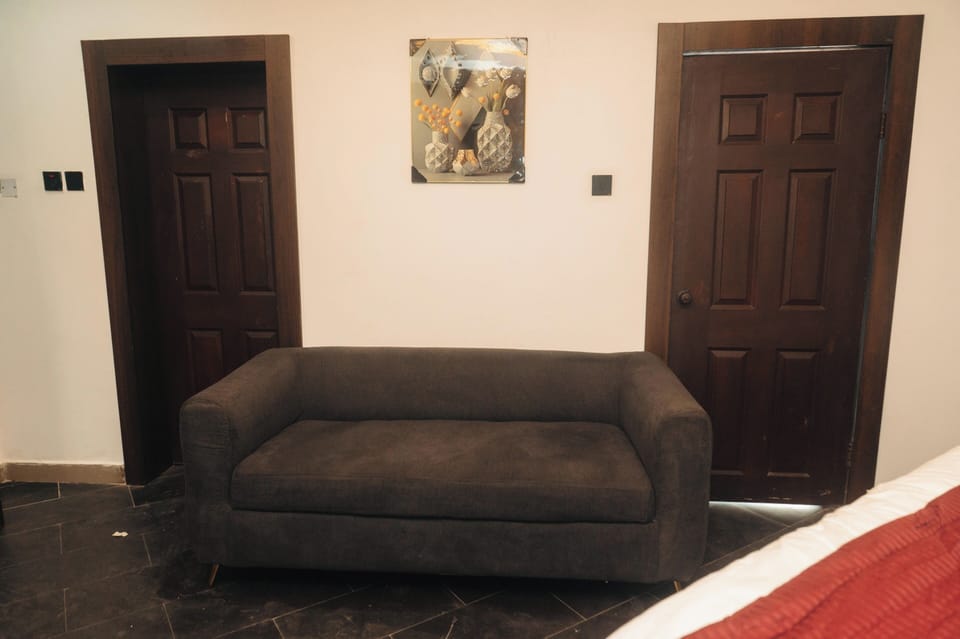 Comfort Twin Room | Living area | 42-inch Smart TV with digital channels, Netflix, streaming services