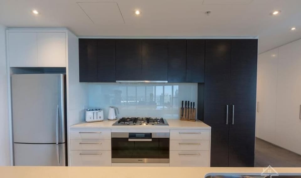 Luxury Apartment, City View | Private kitchen
