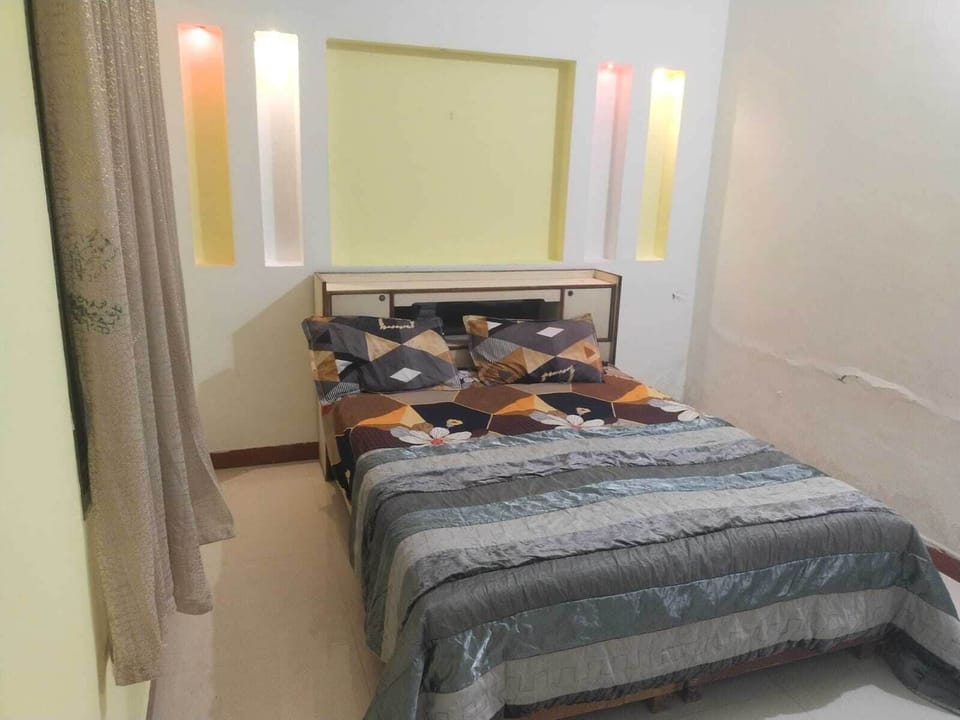 Rollaway beds (surcharge), WiFi (free), bed sheets