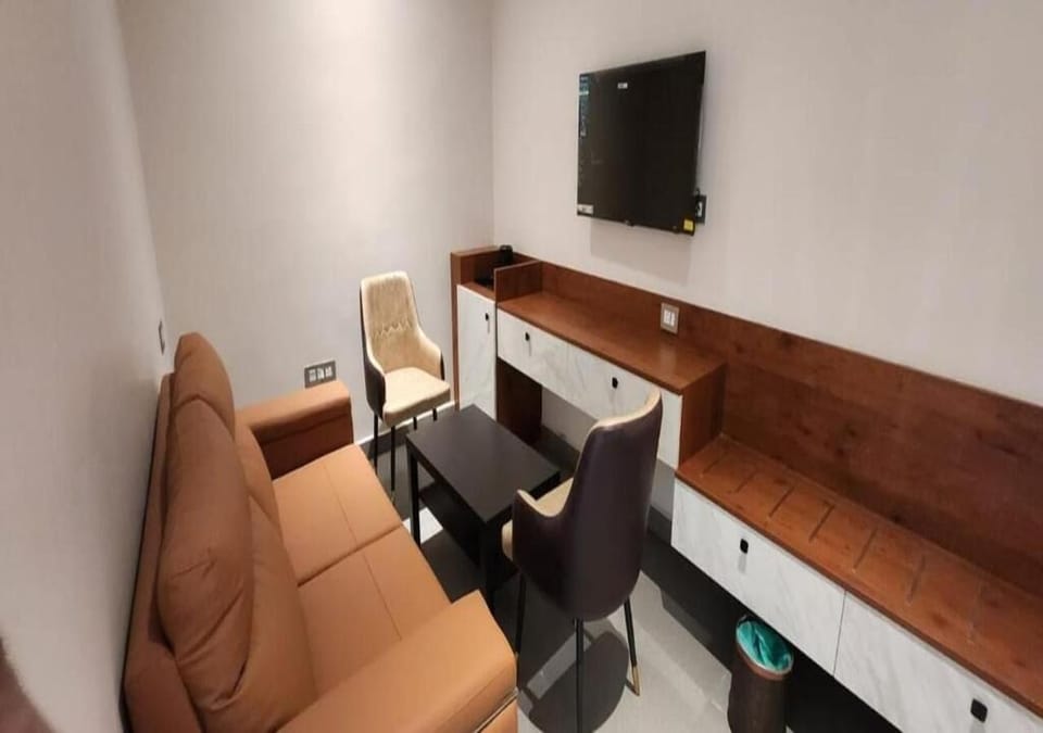 Suite, Balcony, City View | Interior