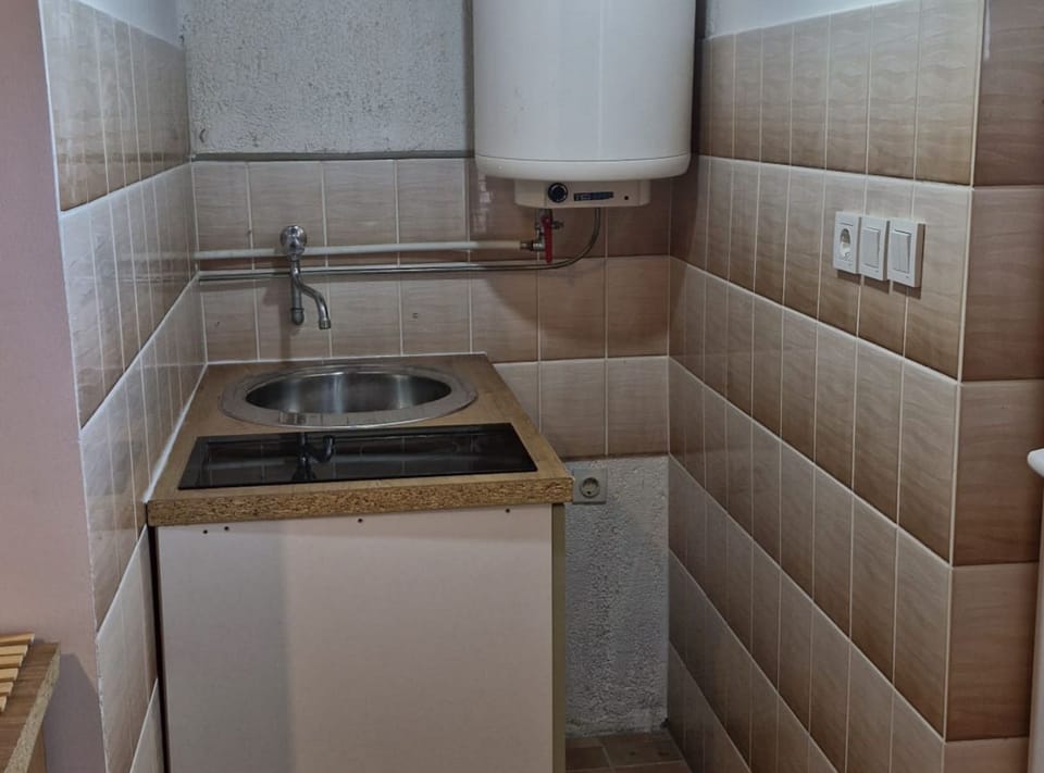 Apartment (One Bedroom Apartment with Terrace) | Bathroom | Bathtub, towels