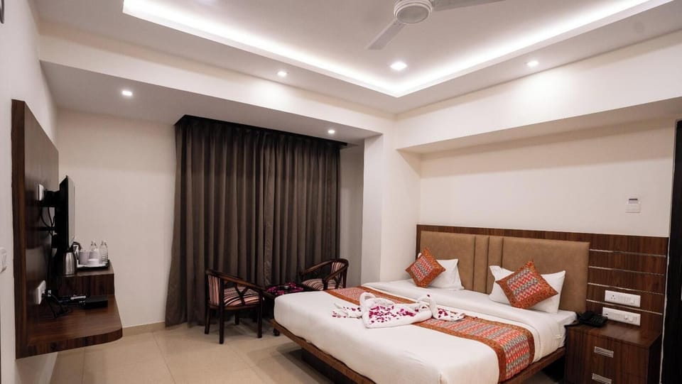 Egyptian cotton sheets, premium bedding, down comforters, in-room safe