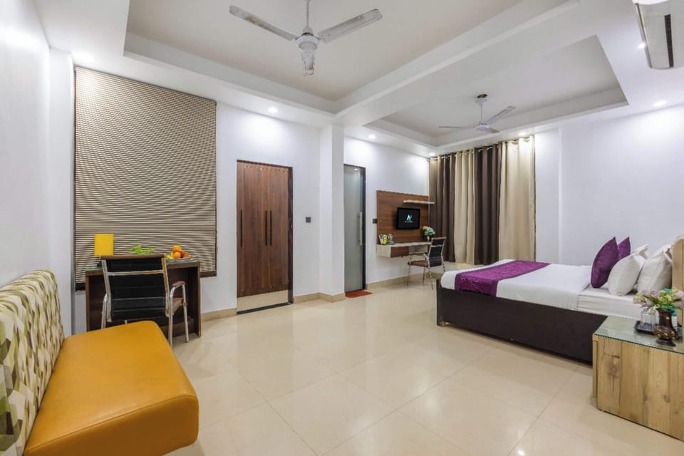Superior Double Room, City View | Desk, free WiFi