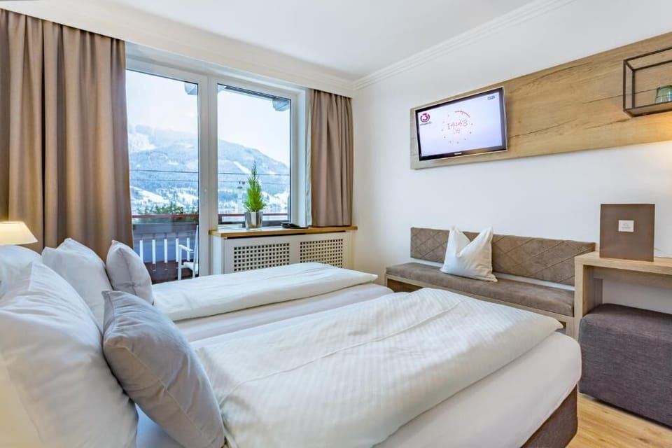 Classic Double Room, Garden View | In-room safe, WiFi (free), bed sheets