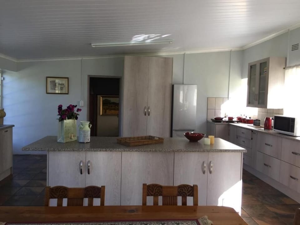Comfort Bungalow, Patio, Garden View | Private kitchen