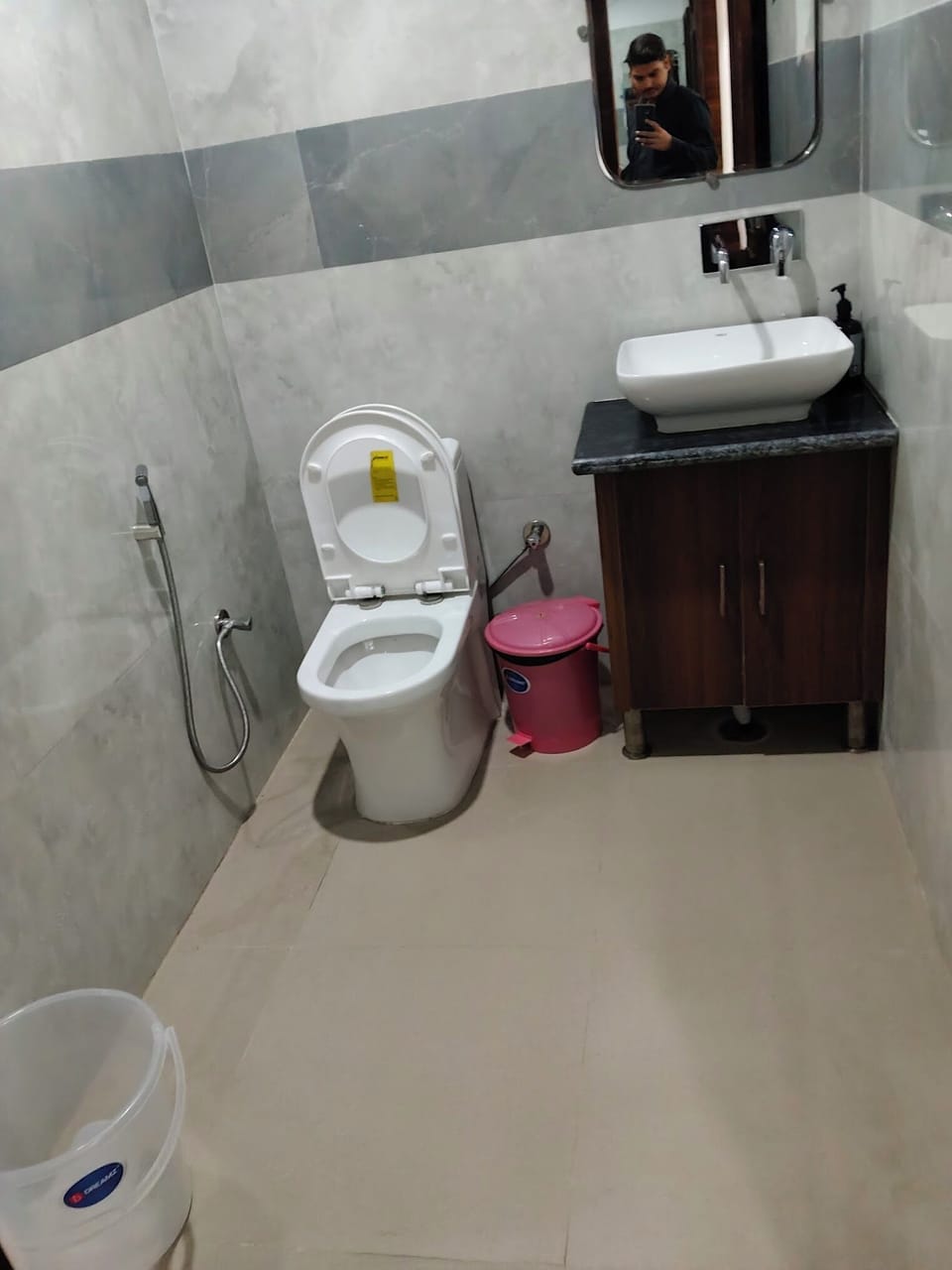 Deluxe Double Room | Bathroom | Shower, free toiletries, towels