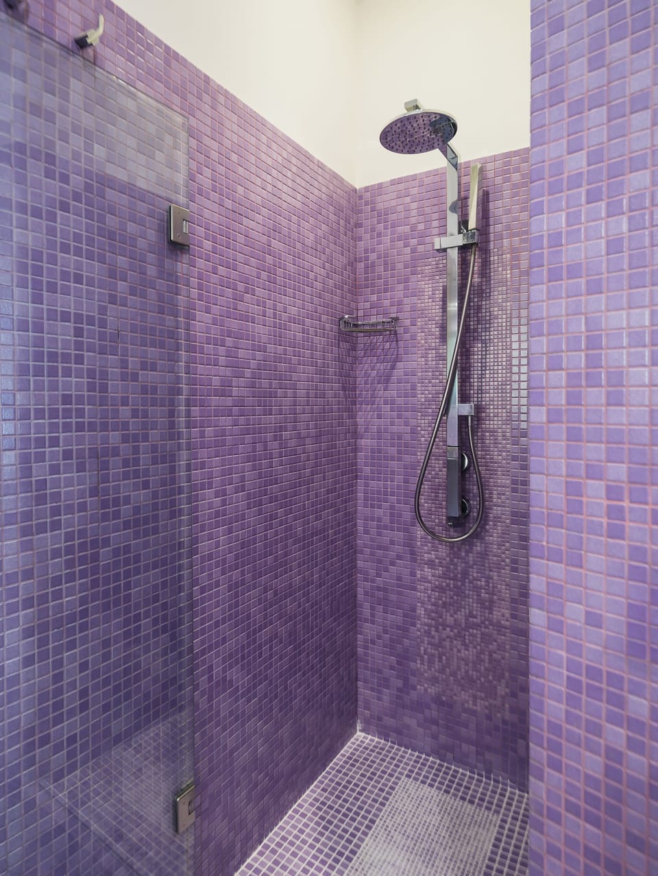 Classic Double or Twin Room, Non Smoking | Bathroom | Shower, hair dryer, slippers, towels