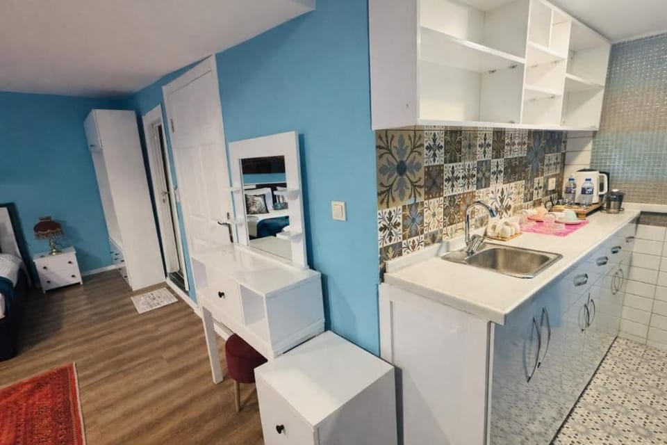 Comfort Suite, City View | Private kitchen