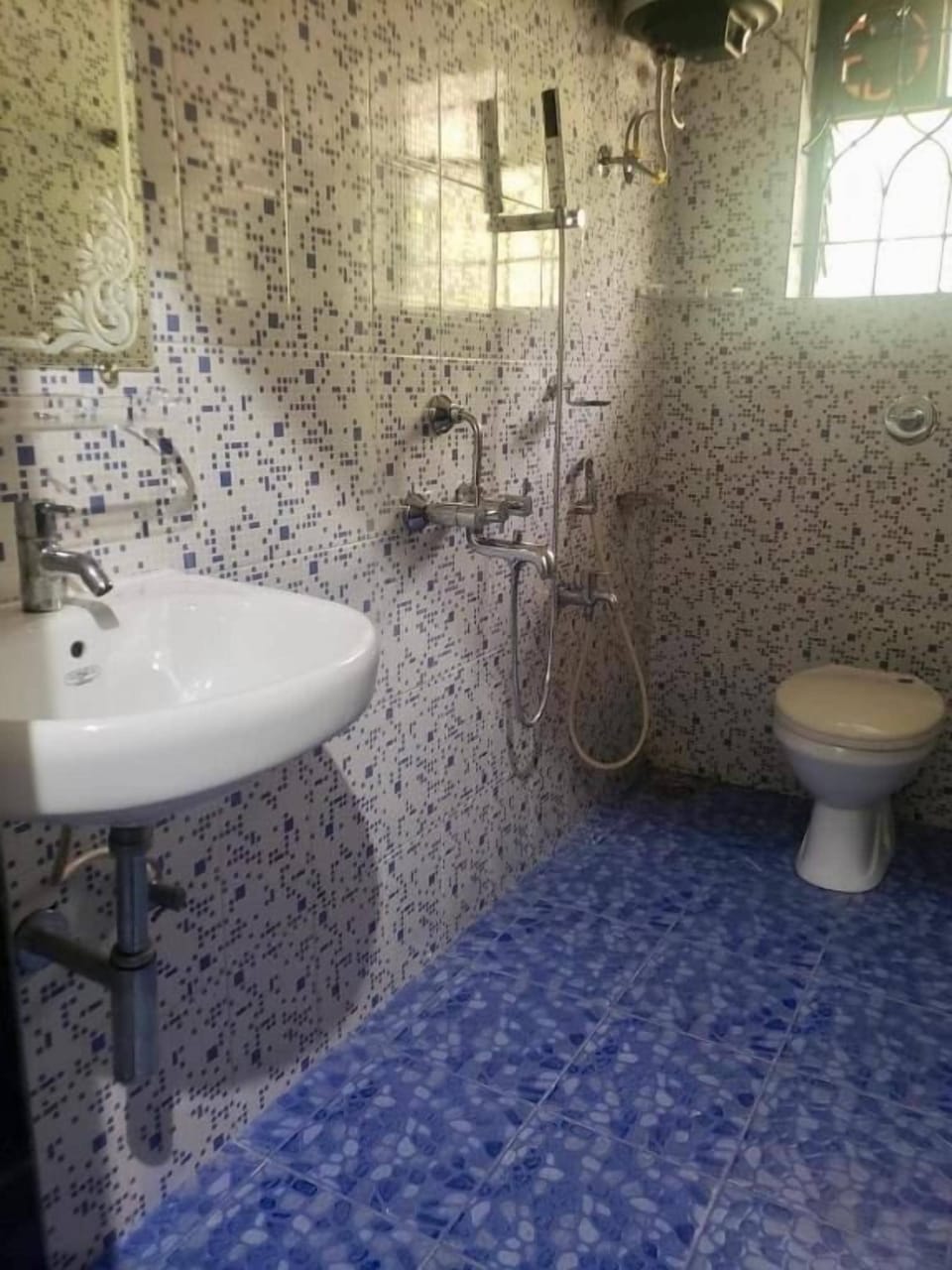 Deluxe Room, Balcony | Bathroom