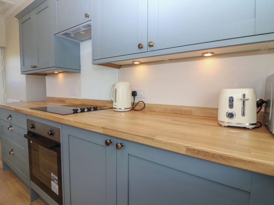 Dishwasher, cookware/dishes/utensils
