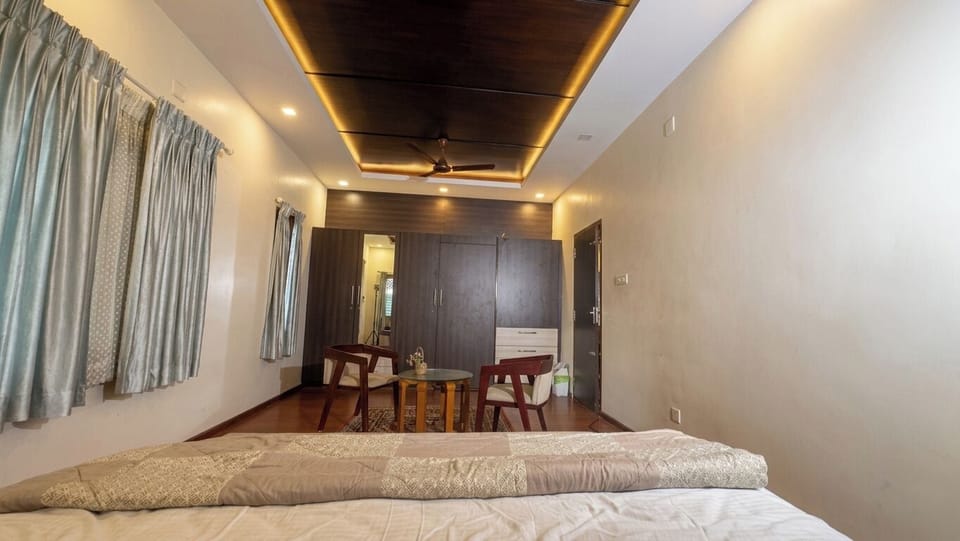 Deluxe Room | Egyptian cotton sheets, premium bedding, desk, laptop workspace