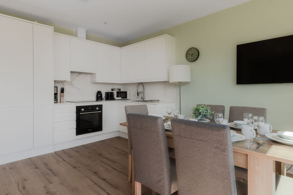 Superior Apartment, Private Bathroom | Private kitchen | Microwave, oven, stovetop, dishwasher