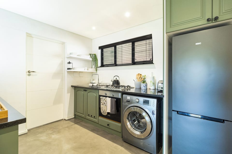 Studio, 1 Bedroom, Accessible, Garden View | Laundry