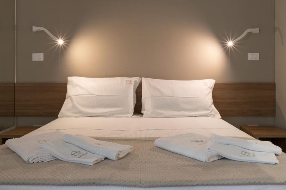 Triple Room | In-room safe, blackout drapes, soundproofing, WiFi (free)