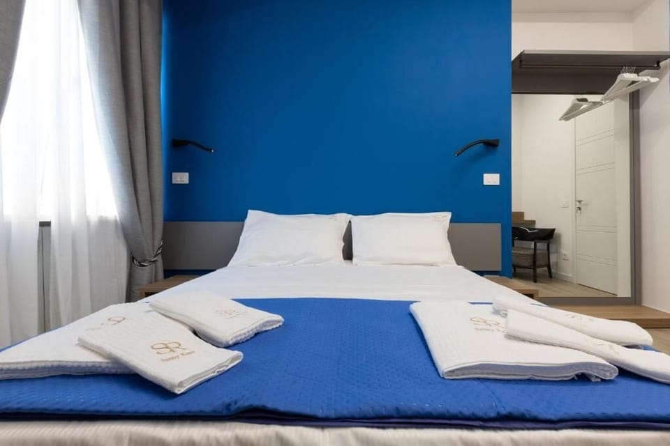 Double Room | In-room safe, blackout drapes, soundproofing, WiFi (free)