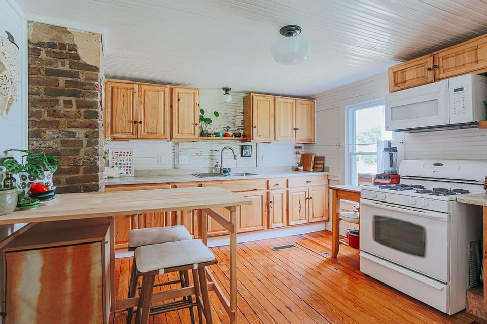 House, Private Bathroom (The Mariposa) | Shared kitchen | Kitchen island