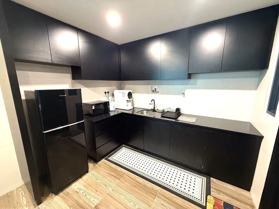 Apartment, 3 Bedrooms, City View | Private kitchen | Fridge, stovetop, cookware/dishes/utensils, dining tables