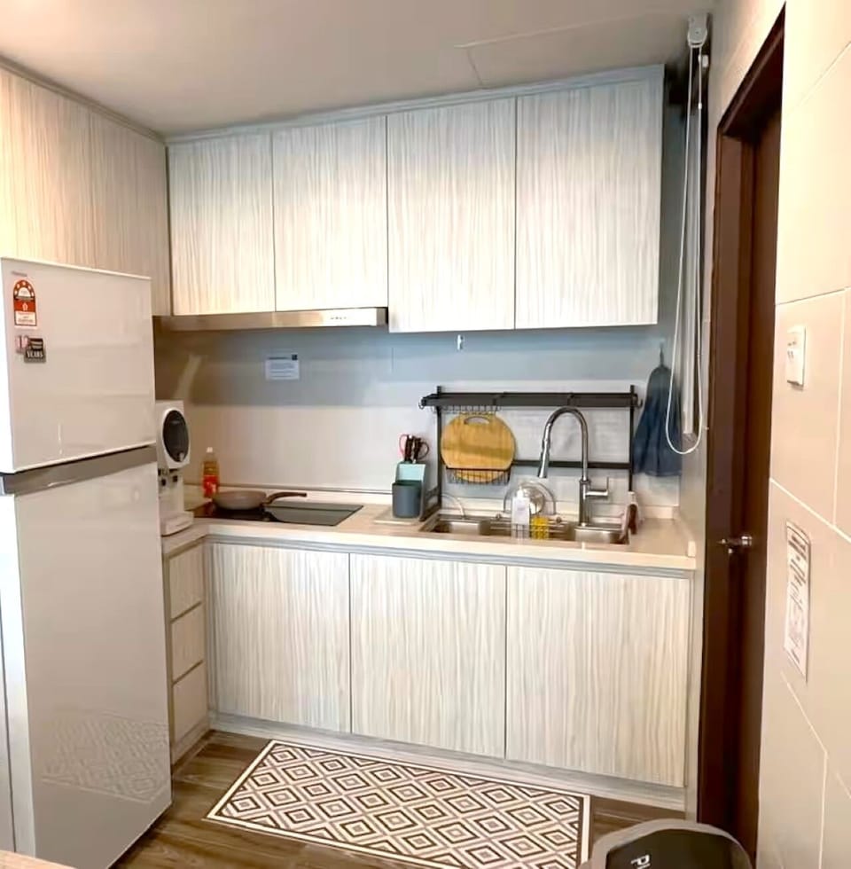 Apartment, 2 Bedrooms, City View | Private kitchen | Fridge, stovetop, cookware/dishes/utensils, dining tables